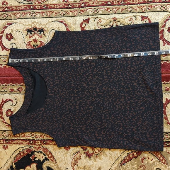 2/40 Vintage 2 piece skirt set w/ subtle leopard print - Picture 6 of 10